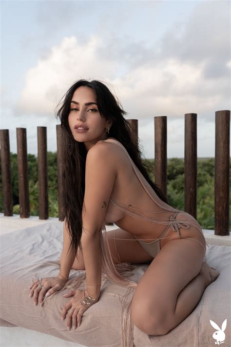 Erotic Babe Claudia Tihan Showing Off Her Best Photos