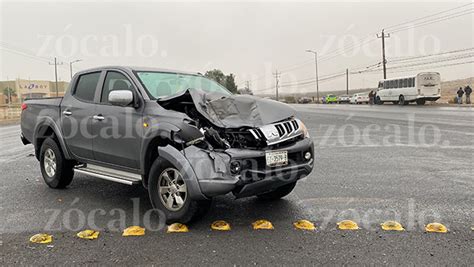 Sale sin precaución y provoca accidente en el libramiento Óscar Flores