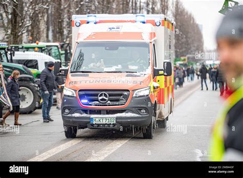 Krankenwagen Rettungsgasse Am Jannuar Versammelten Sich