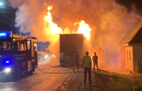 Incendiu Puternic Pe Dn Semiremorca Unui Autocamion A Ars Ca O Tor