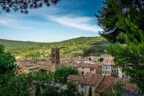 Moustiers Sainte Marie France Don T Miss This Beautiful Town Dreamer