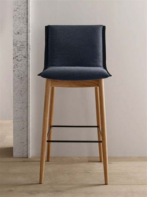 Embrace Stool CHE006 and CHE007 - Steelcase