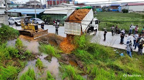 Good Technical Skill Bulldozer Nice New Project Filling Land Into