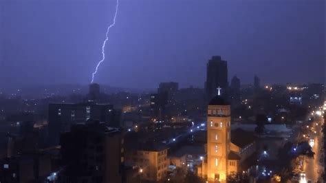 Noite da chuva Temporal em Divinópolis queda de raios e