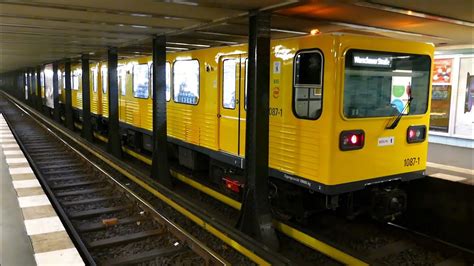 U Bahn Berlin Ein Und Ausfahrt G E Auf Der U In Ernst Reuter Platz