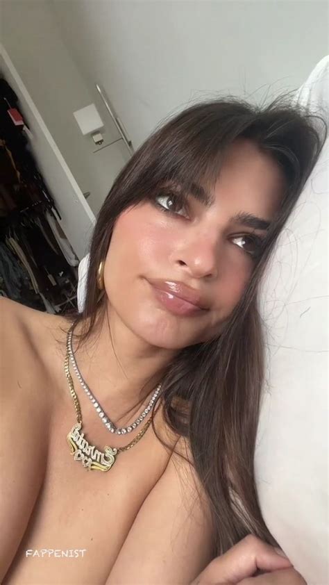 Emily Ratajkowski Big Tits Cleavage Fappenist Hot Sex Picture