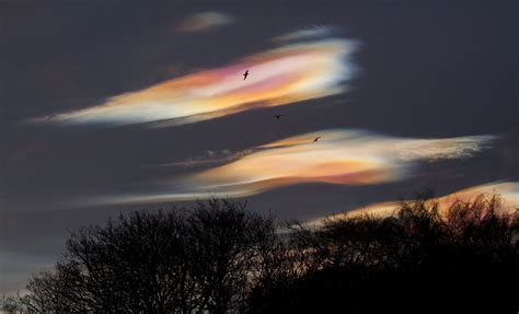 Rare. Polar Stratospheric Clouds over UK | Metabunk