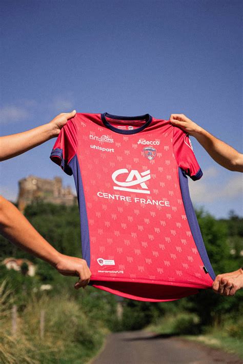 Clermont Foot D Couvrez Le Nouveau Maillot Domicile Pour La Saison