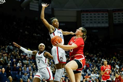 U-Conn. shakes off another injury to Azzi Fudd and blows out Maryland ...