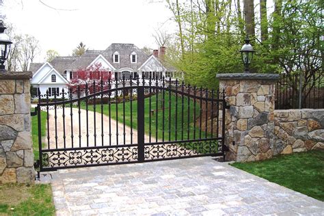 Automated Wrought Iron Decorative Estate Style 3 Rail Gate Entrance