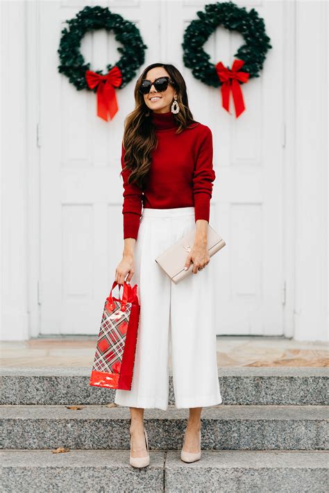 15 Women's Casual Christmas Outfit Ideas 2024