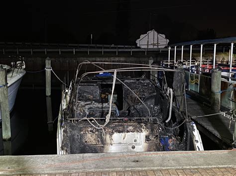 Boat fire breaks out at Sweetwater Landing Marina in Fort Myers Shores