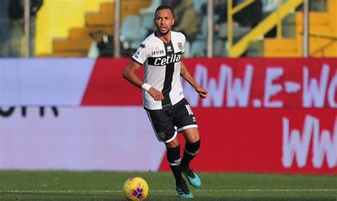 Parma UFFICIALE Rinnova Un Centrocampista Mercato Calciomercato