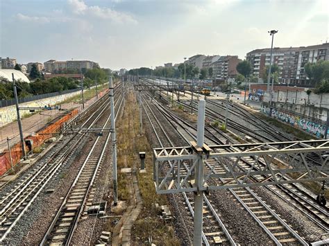 Dal Binario Al Decollo Da Inizio Ogni Mezz Ora Un Treno Diretto