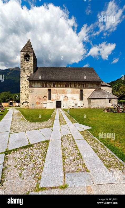 Antica Chiesa Di San Vigilio 1515 A Pinzolo Trento Con Il Famoso