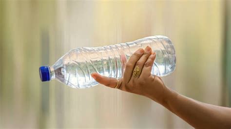 According To Research 24 Lakh Plastic Particles Entering In Body With