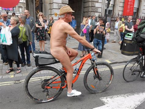 CHRIS NAT On Twitter Retour Sur Une WNBR LONDON Wnbr Naturiste