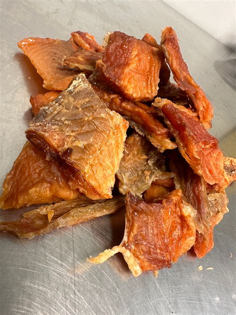 Dehydrated Salmon Chunks 3oz Tapiarawmeatsforpetfood