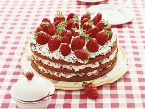 Einfache Erdbeertorte Rezept EAT SMARTER