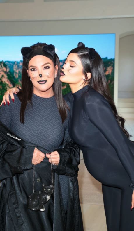 See Pregnant Kylie Jenners Best Looks Showing Off Her Bump As She