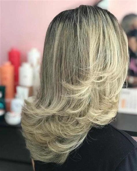 Corte de cabelo em camadas: tendência e estilo - Cortes de Cabelo 2020