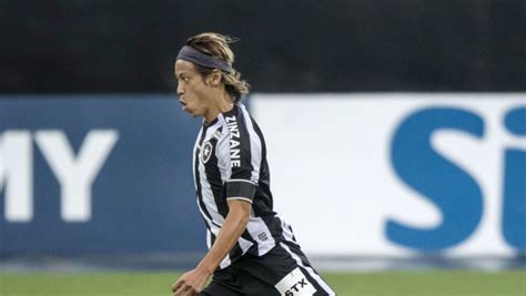 Football: Keisuke Honda signals departure from Botafogo - Kyodo News ...