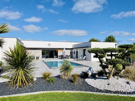 Vente Maison Contemporaine De Plain Pied Avec Piscine Et Salle De Cinema