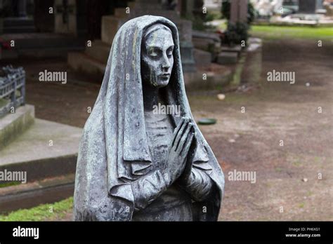 Milano Italy 2018 2 8 A Statue Of A Praying Woman In A Veil On A