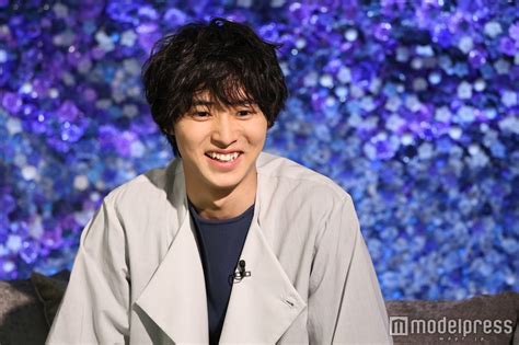 山崎賢人、プライベートの趣味に密着 ロンドンで芝居への思いを語る 女子旅プレス