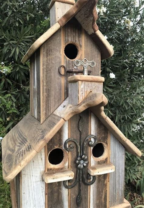 Fabriquer un DIY nichoir à oiseaux pour revivre son extérieur