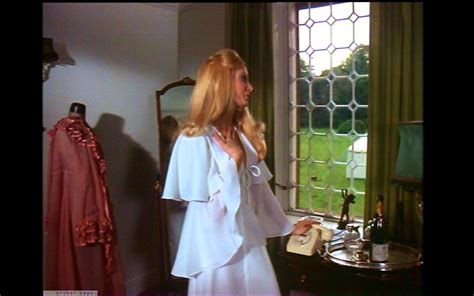 Julie Crosthwaite Nude Pics Page 1