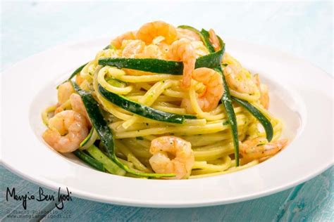 Pasta Con Zucchine E Gamberetti Con Un Paio Di Trucchi Mangia Bevi