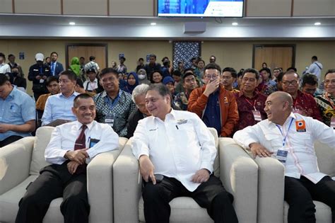 Raih Tokoh Transformasi Industri Pada Bkti Pii Award Menko Airlangga