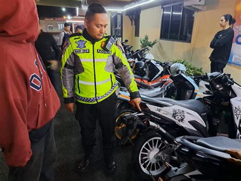 Razia Balap Liar Dan Knalpot Brong Polres Padang Panjang Tahan Unit