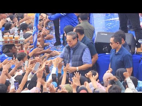 Susilo Bambang Yudhoyono Sby Turun Gunung Dilereng Lawu Ini