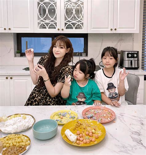 Con G I B Ch Tu I R I M V A M P V A L N Hot Mom Ng C Mon L N Ti Ng P Tr Khi N H I