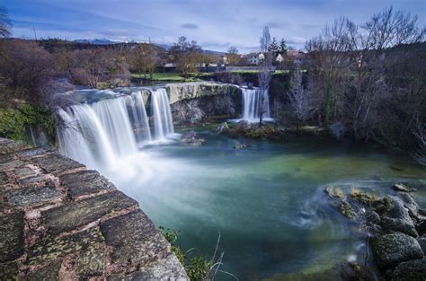 Cascada Pedrosa De La Tobalina Aguas Turquesas En Las Merindades