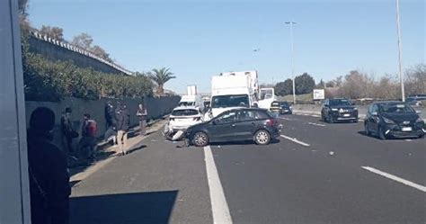 Roma Incidente Sul Raccordo Anulare Un Morto E Feriti Il Tempo