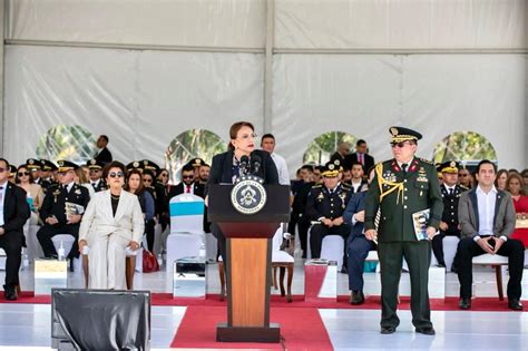 Mandataria Castro Lidera Ceremonia De Ascensos