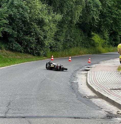 Śmiertelny wypadek motocyklisty w Czermnej Lądował śmigłowiec LPR