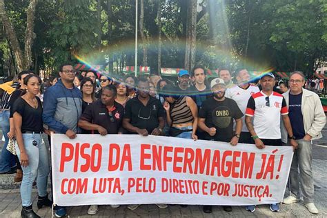 Profissionais Da Enfermagem Protestam No Parque Halfeld Por Pagamento