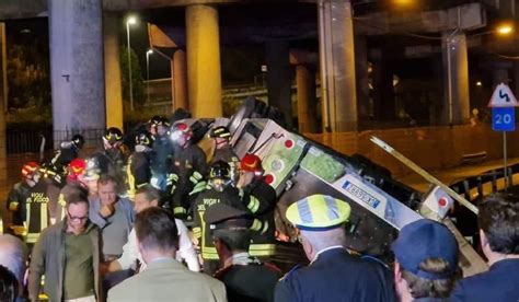 Bus Precipita Dal Cavalcavia A Mestre Almeno Morti Tra Le Vittime