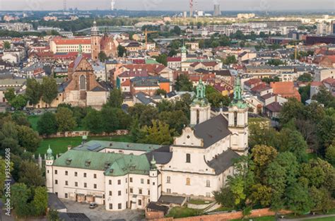 Dzielnica Kazimierz Z Kilkoma Ko Cio Ami I Klasztorem Paulin W Krak W