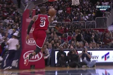 Dwyane Wade to LeBron off-the-backboard alley-oop - SBNation.com