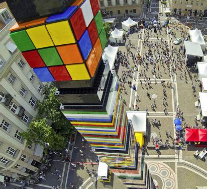 Se rompe el record de la torre más alta construida con LEGOS Paredro