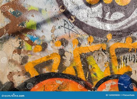 Стена с граффити иллюстрация штока. иллюстрации насчитывающей украшение ...
