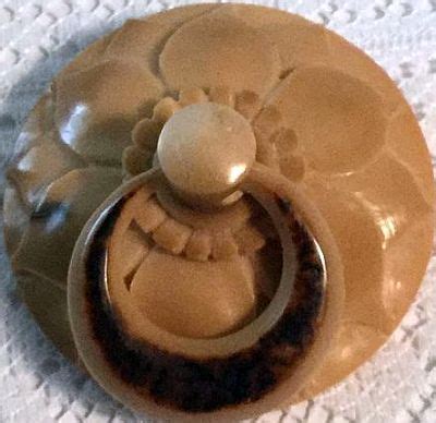 Benson Large Vegetable Ivory Carved Flower Button With Door Knocker