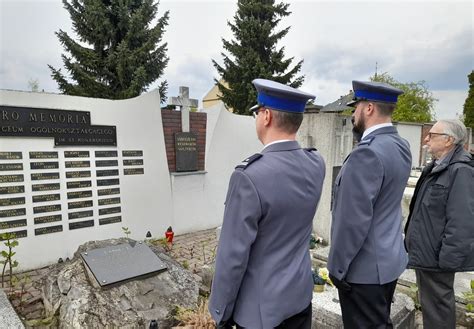 Rocznica Zbrodni Katy Skiej Oddali Ho D I Zapalili Znicze Na