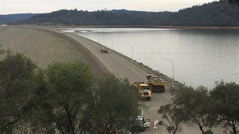 Oroville Dam With Evacuees Back Home Crews Race To Drop Rock On