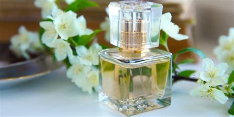 5 Perfumes Con Esencias Florales Para Las Mujeres Que Prefieren